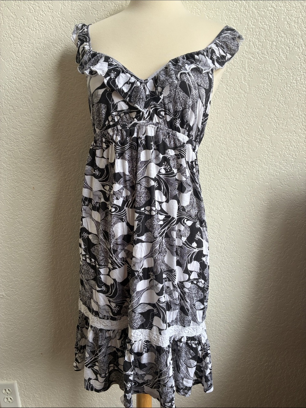 Ella Moss Black & White Floral Ruffle Midi Dress